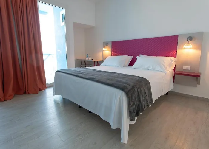 Rainbow ***s فندق