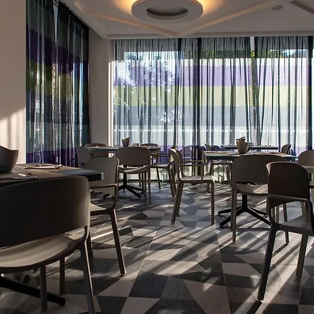 Otel Rainbow ***s Rimini